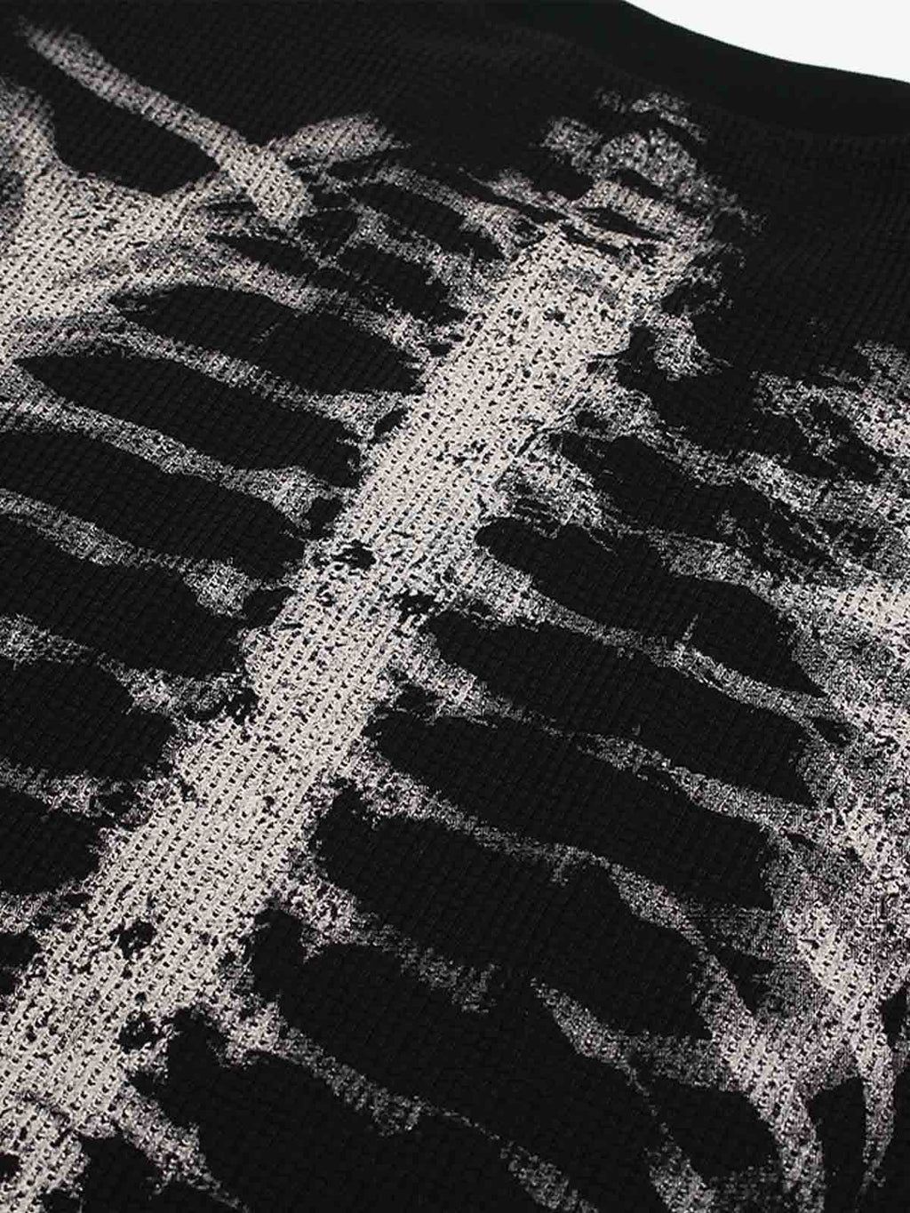 Skeleton Print Long Sleeve T-Shirt for Men – Edgy Streetwear Tee for Fall and Winter