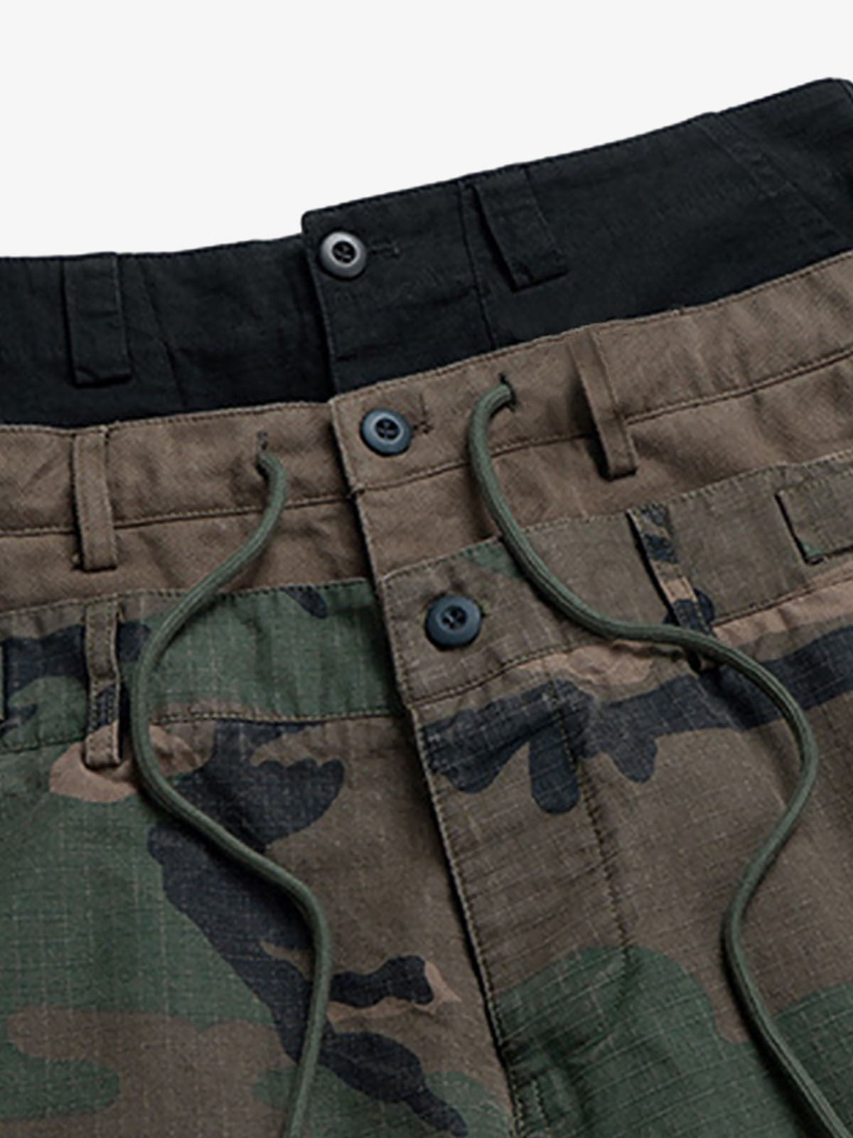 Men’s Camouflage Cargo Pants with Adjustable Waist and Multi-Pocket Details – Casual and Outdoor Essentials