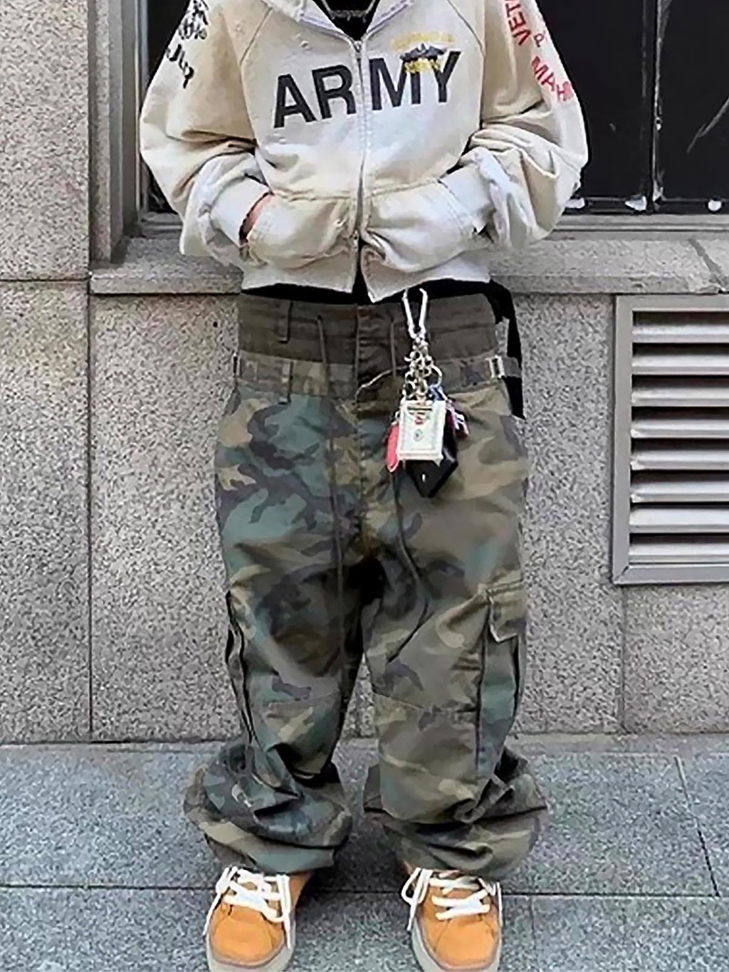 Men’s Camouflage Cargo Pants with Adjustable Waist and Multi-Pocket Details – Casual and Outdoor Essentials