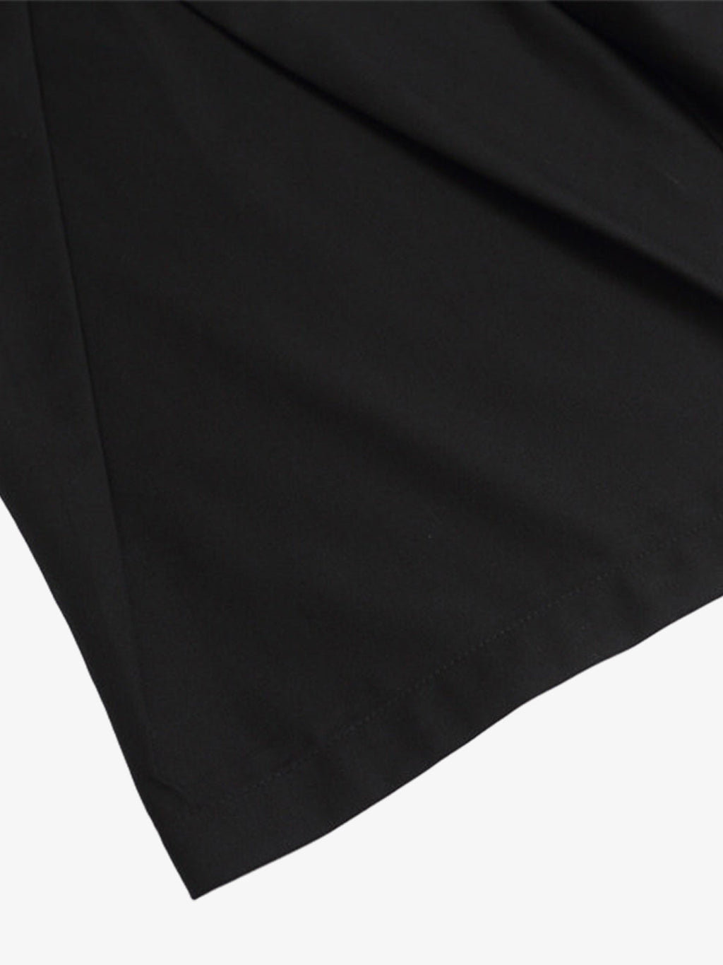 Men’s Black Wide-Leg Shorts with Tassel Accent and Asymmetrical Hem – Stylish Warm-Weather Streetwear