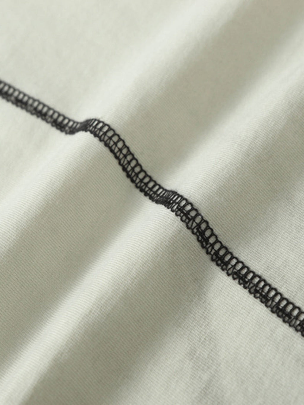 Distressed Graphic Tee with Bold Number Print – Casual Sporty Cotton T-Shirt for Spring and Summer