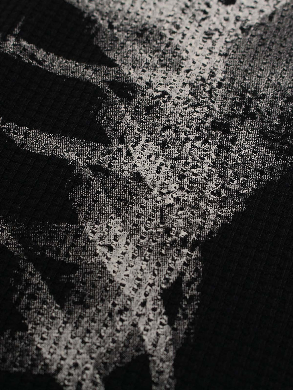 Skeleton Print Long Sleeve T-Shirt for Men – Edgy Streetwear Tee for Fall and Winter