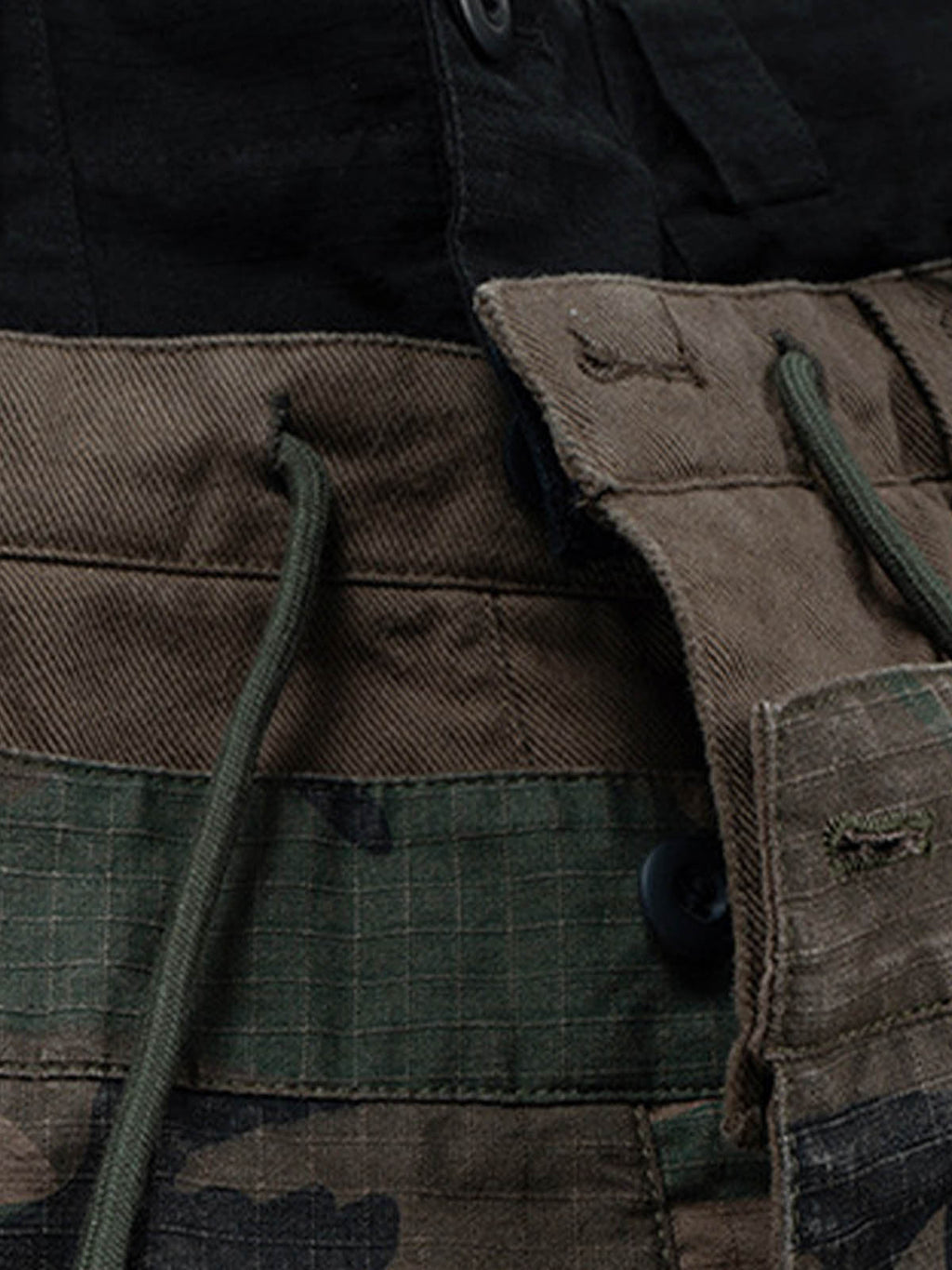 Men’s Camouflage Cargo Pants with Adjustable Waist and Multi-Pocket Details – Casual and Outdoor Essentials