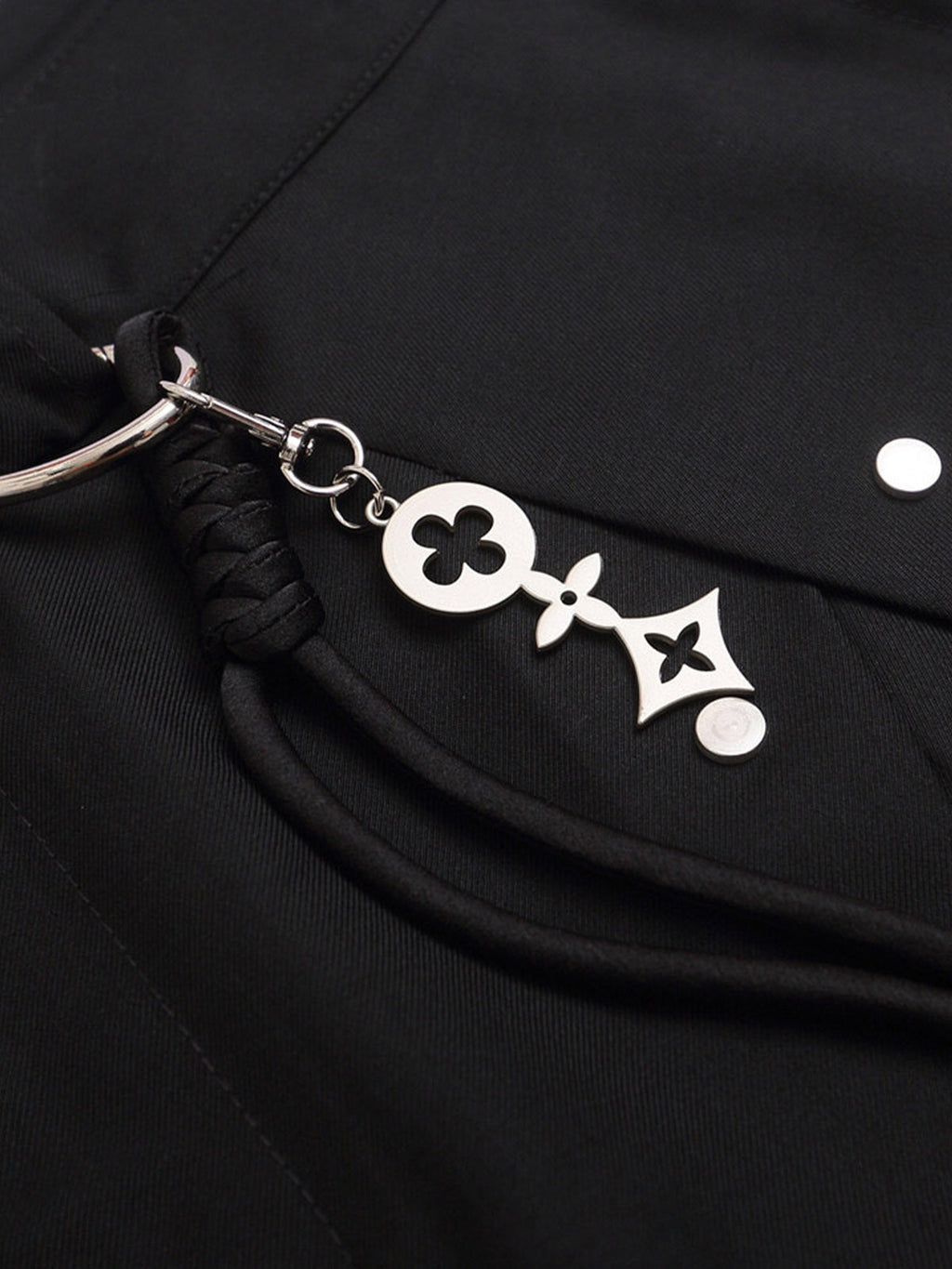 Men’s Black Wide-Leg Shorts with Tassel Accent and Asymmetrical Hem – Stylish Warm-Weather Streetwear