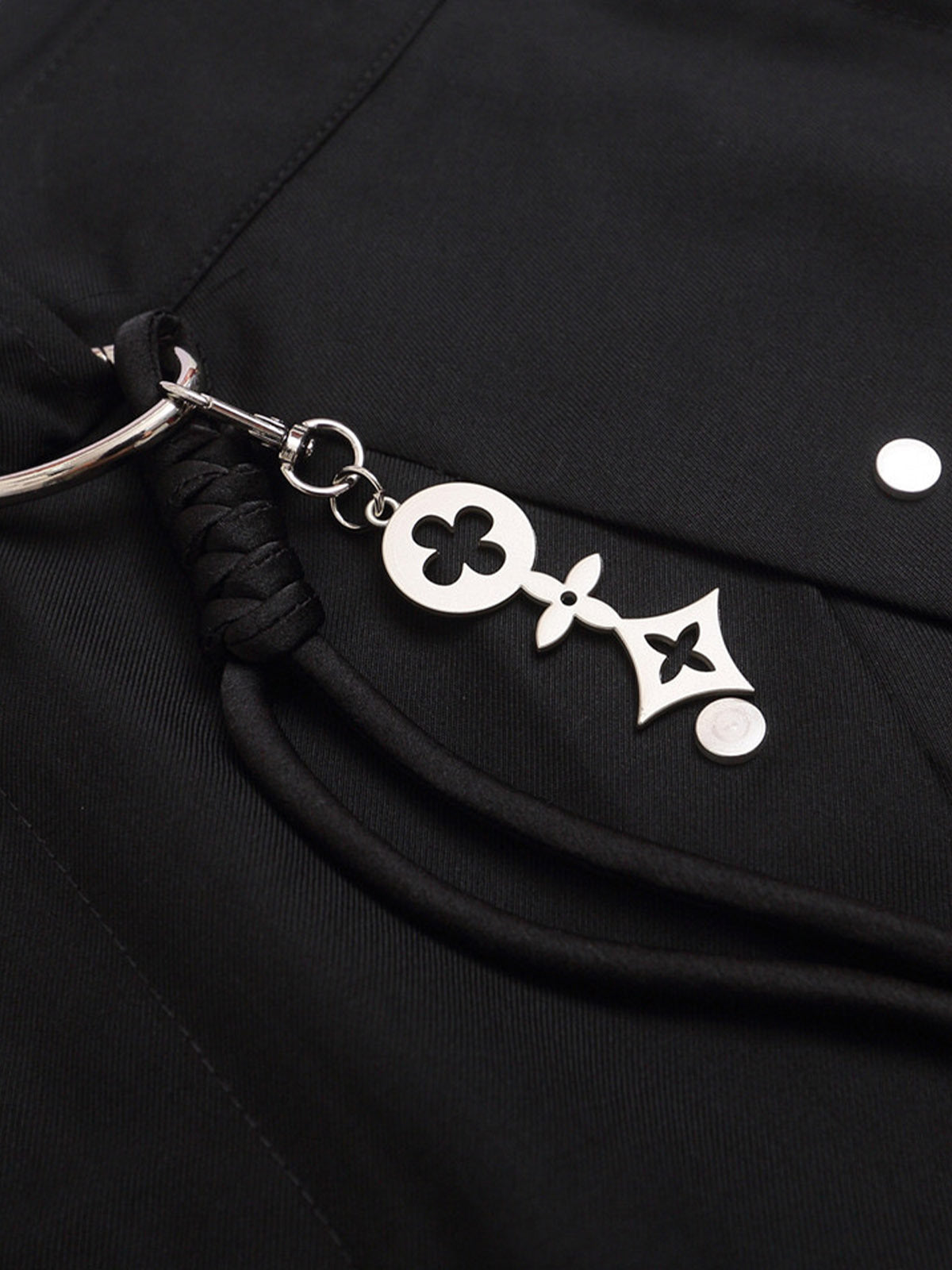 Men’s Black Wide-Leg Shorts with Tassel Accent and Asymmetrical Hem – Stylish Warm-Weather Streetwear