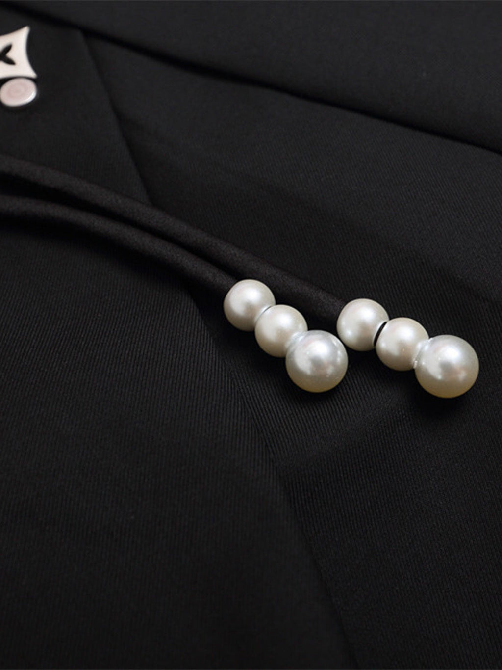 Men’s Black Wide-Leg Shorts with Tassel Accent and Asymmetrical Hem – Stylish Warm-Weather Streetwear