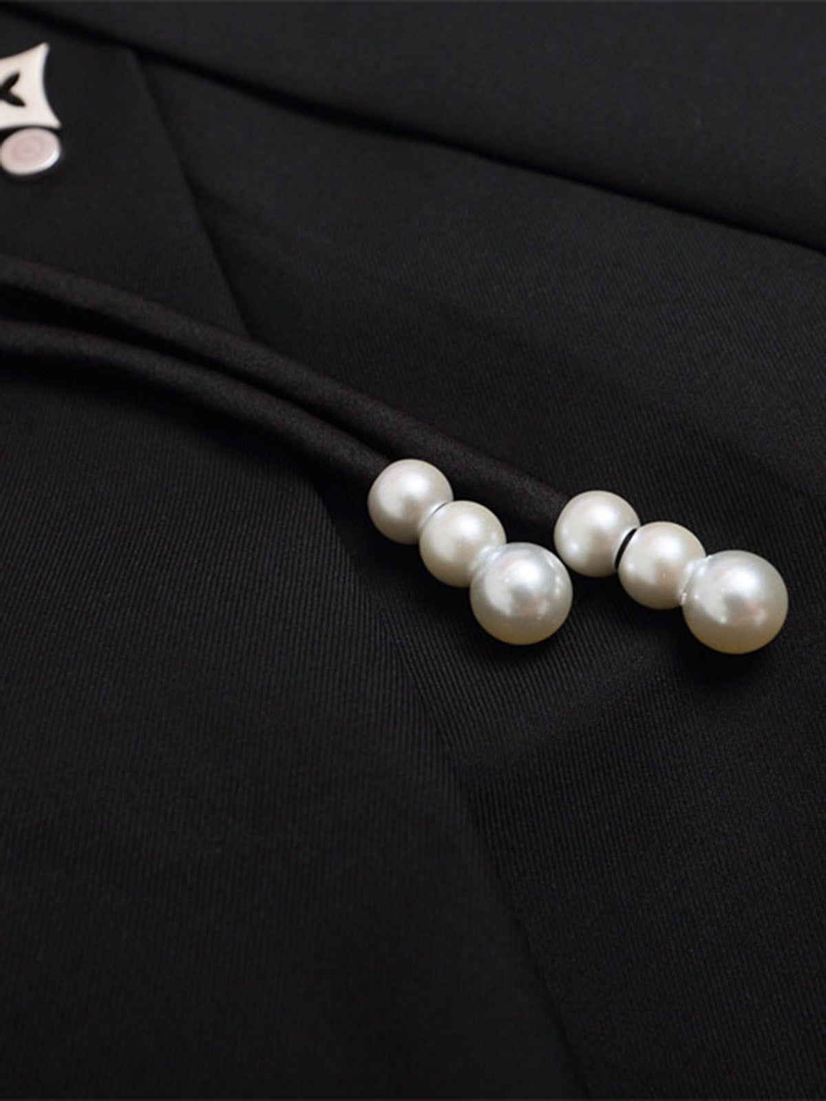 Men’s Black Wide-Leg Shorts with Tassel Accent and Asymmetrical Hem – Stylish Warm-Weather Streetwear