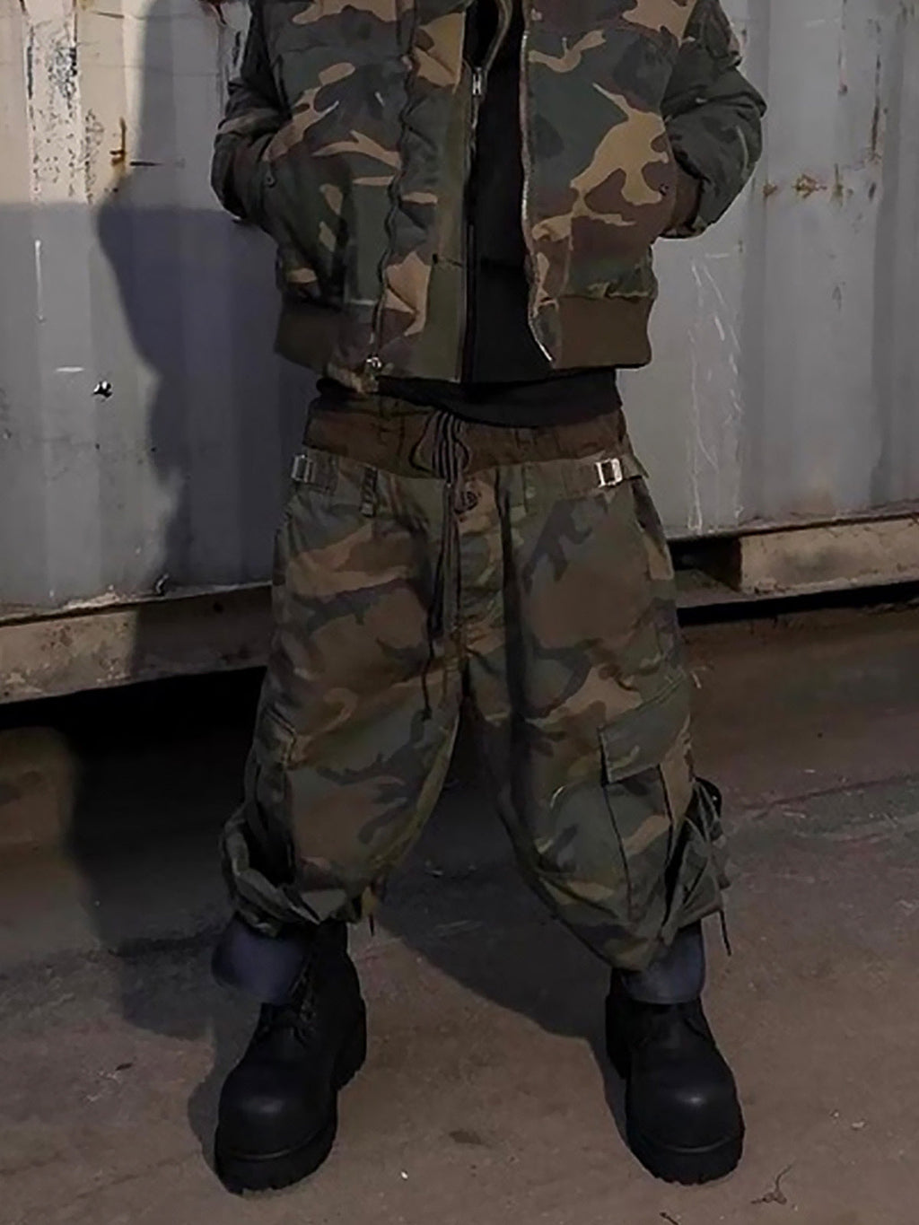 Men’s Camouflage Cargo Pants with Adjustable Waist and Multi-Pocket Details – Casual and Outdoor Essentials