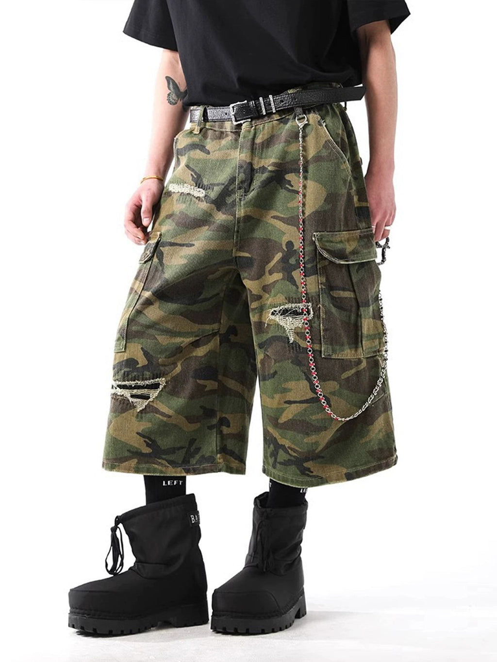 Camouflage Cargo Shorts with Distressed Details – Multi-Pocket Urban Streetwear for Spring and Summer