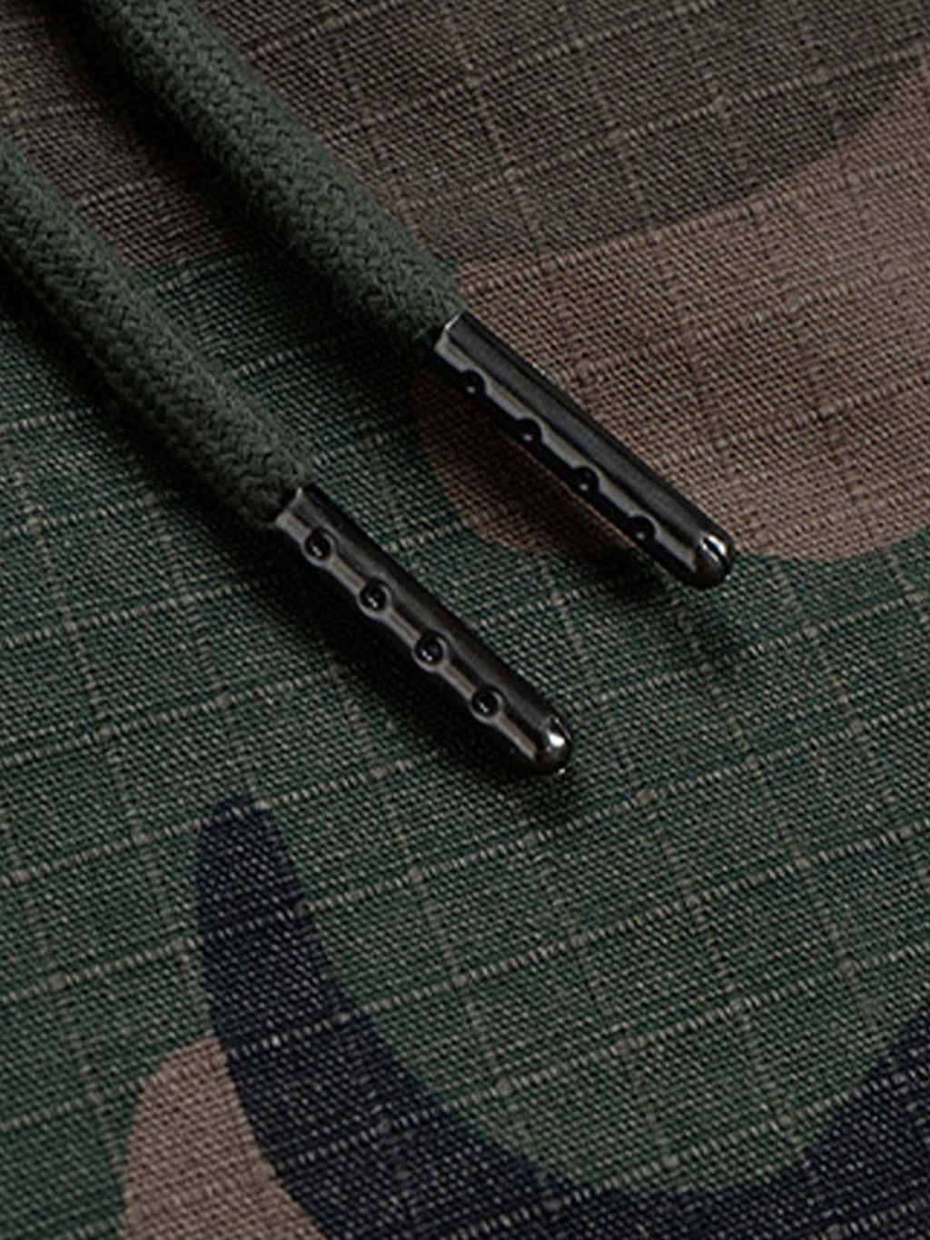 Men’s Camouflage Cargo Pants with Adjustable Waist and Multi-Pocket Details – Casual and Outdoor Essentials